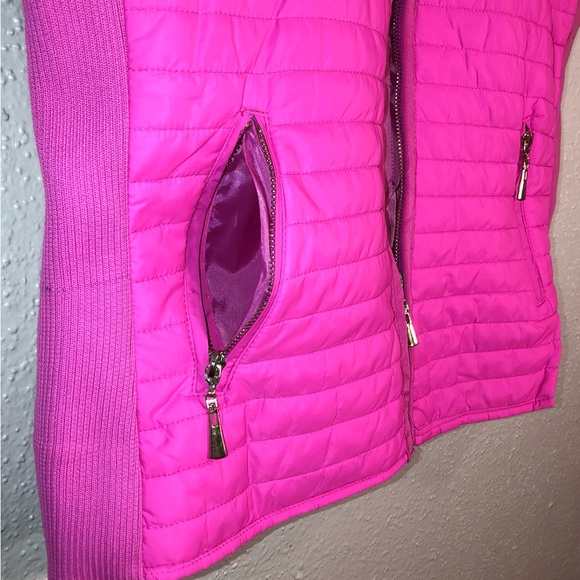 Daisy Vest Size XL Hot Pink Excellent Condition Gold Hardware 20”Arm 2 Arm 24” L - Picture 3 of 7